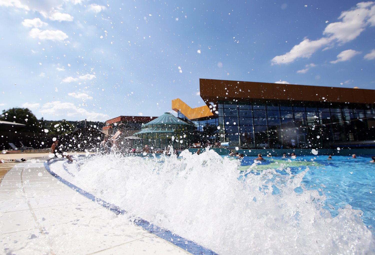 Das Wellen-Freibad der Spessart Therme Bad Soden-Salmünster.  