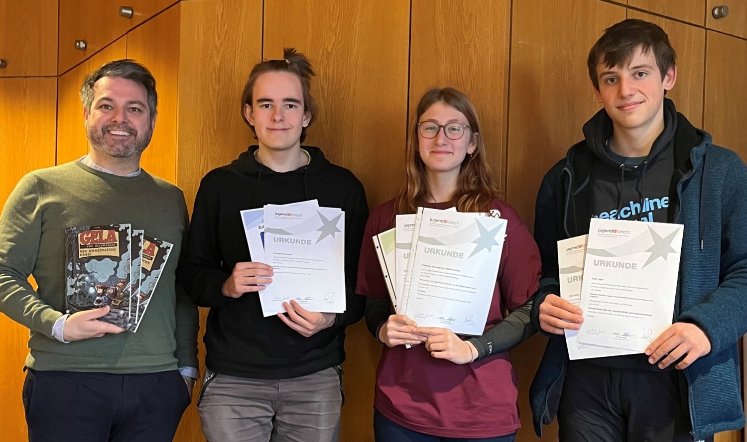 v.l.n.r.: Bürgermeister Daniel Chr. Glöckner, Vincent Buchinger, Felicitas Mölter-Keßler und Felix Haar.