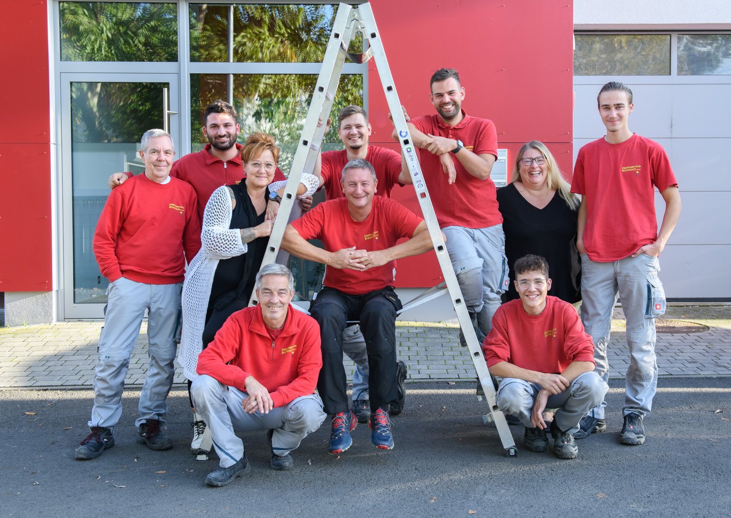 Das Team des Elektroservice Brambach feiert 25-jähriges Jubiläum
