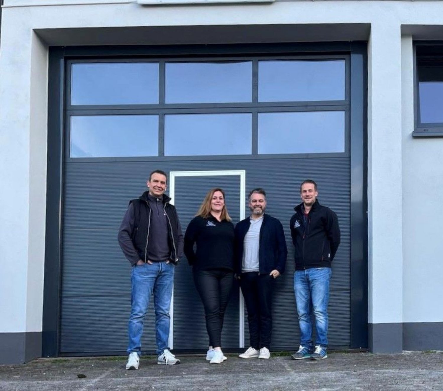 reuen sich über den Abschluss eines gelungenen Projektes (von rechts): Sebastian Herbert (ArGe Hailerer Vereine), Bürgermeister Daniel Chr. Glöckner, Susanne Kusch (ArGe Hailerer Vereine) und Daniel Dietrich (Ortsvorsteher). 