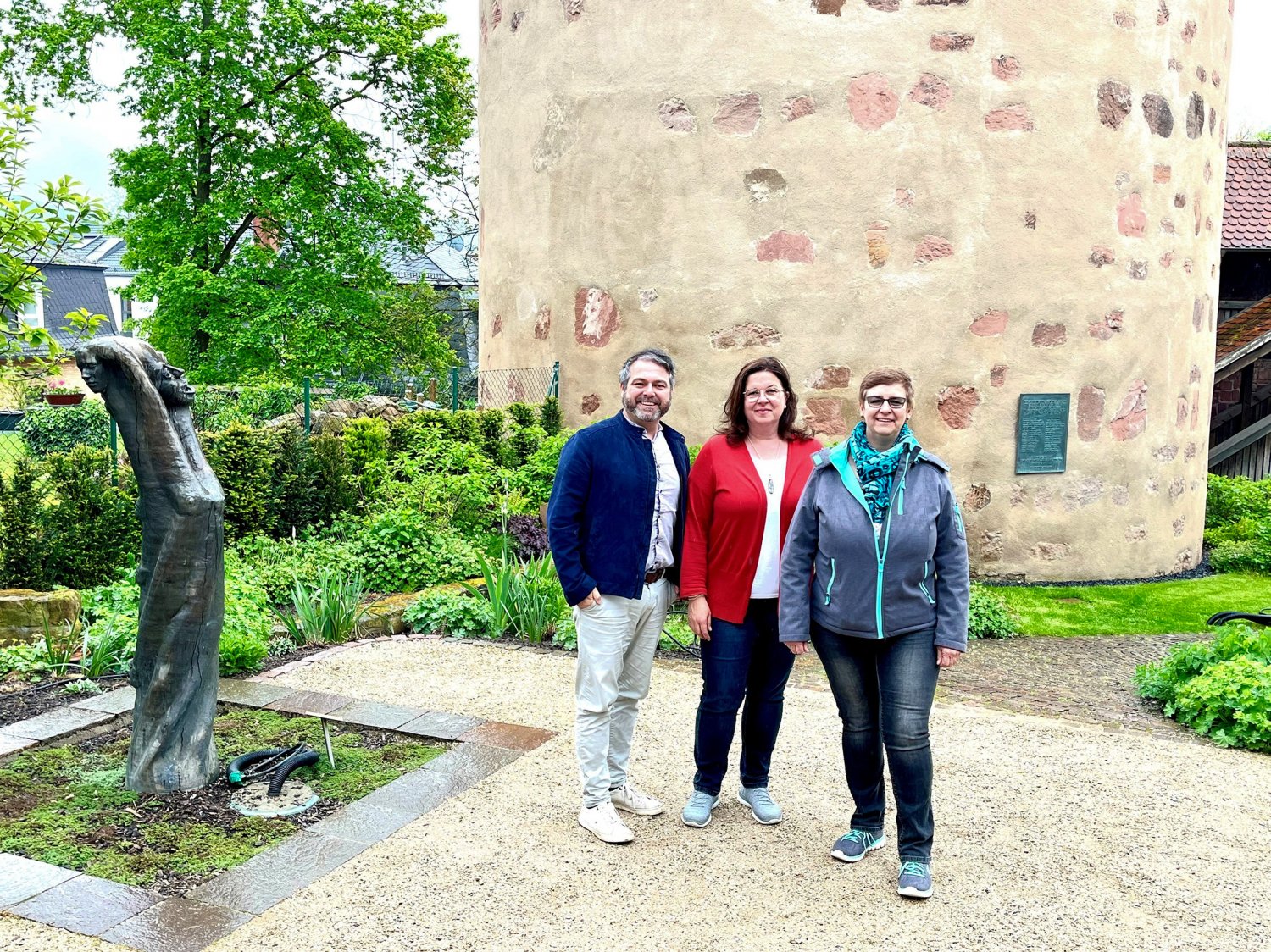 Bürgermeister Daniel Chr. Glöckner, Simone Grünewald und Petra Barak (v.li.).