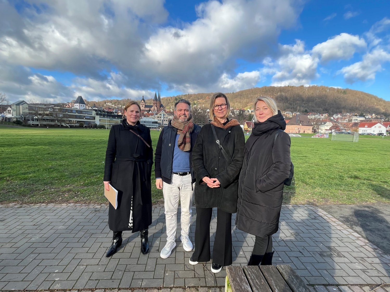 Der Stadtumbau ist im Gange (von links): Bürgermeister Daniel Chr. Glöckner mit den für das Projekt verantwortlichen Fachfrauen der DSK, Melanie Schmitt (links), Zita Schulze-Brexel und Sandra Schlender (ganz rechts).
