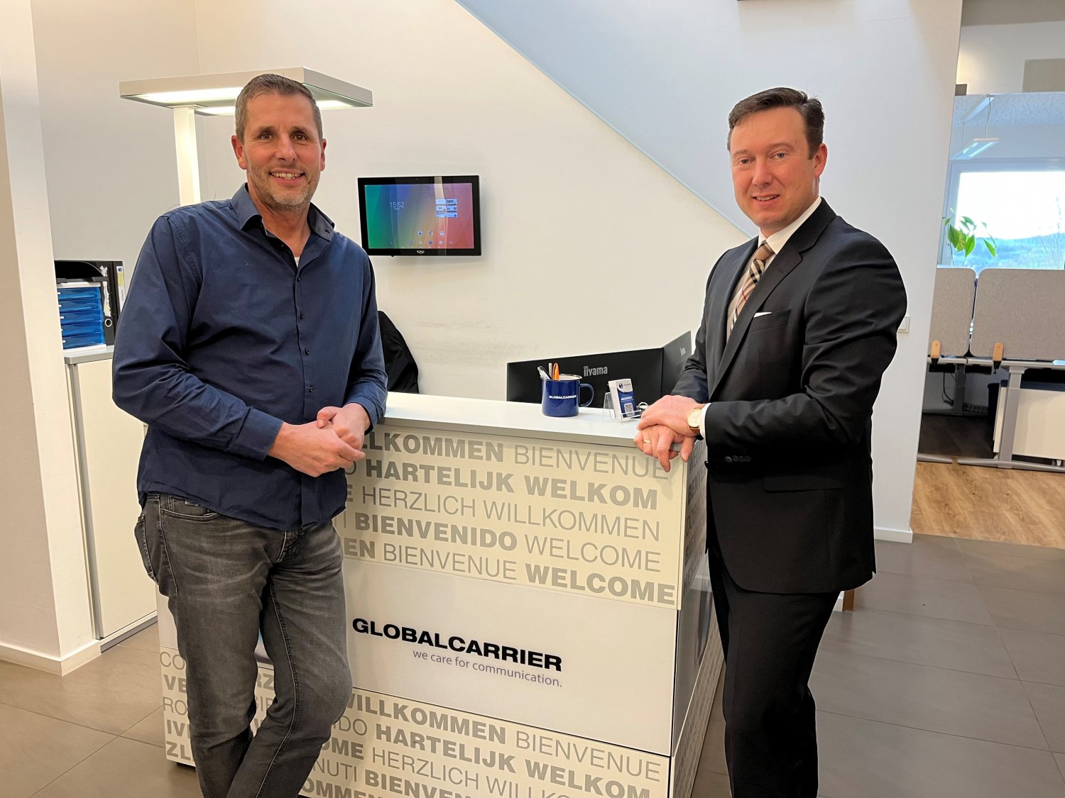 Globalcarrier Geschäftsführers Jochen Werner mit Bürgermeister Matthias Möller.