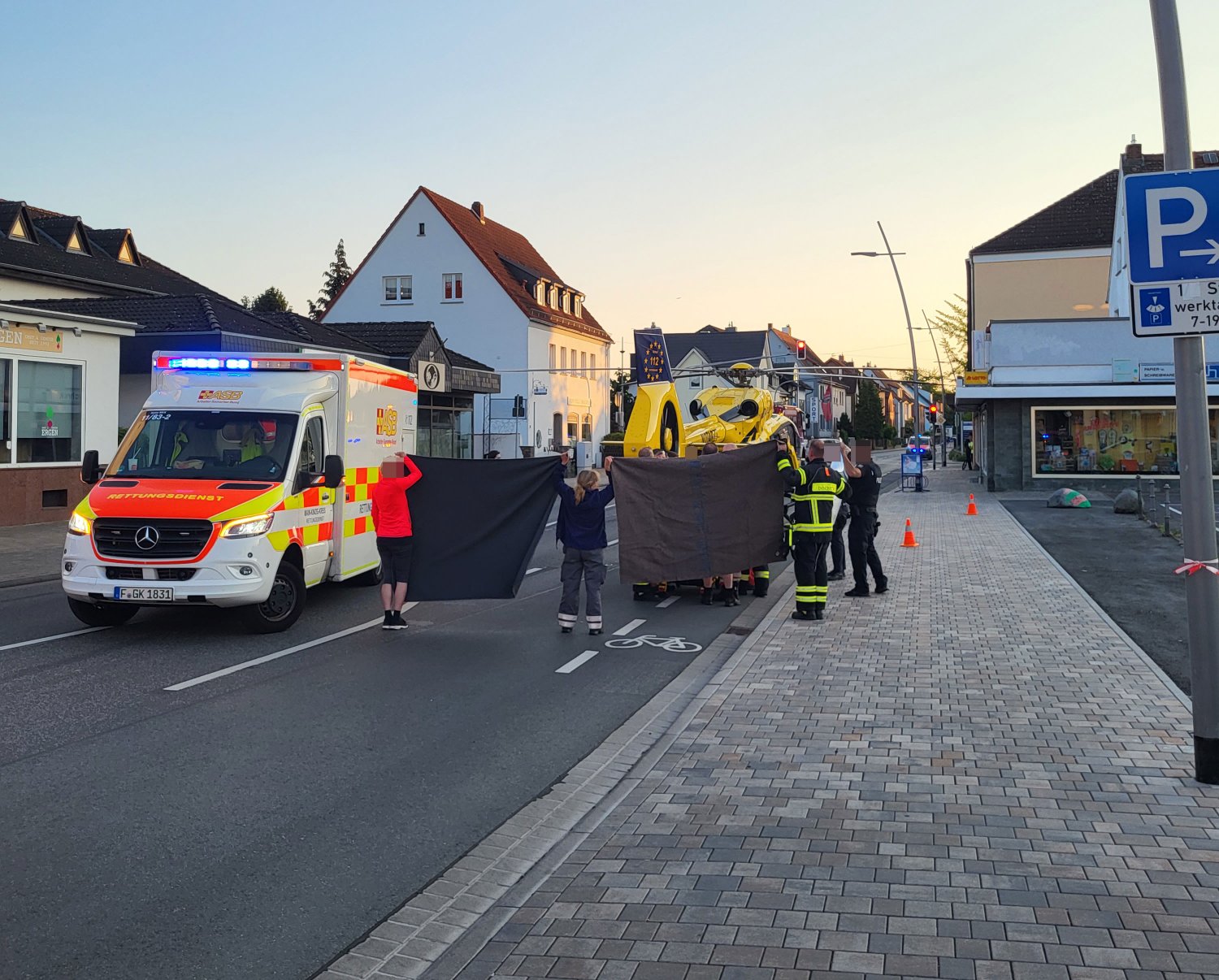 Unfall auf der Kreuzung: Radfahrer (67) schwer verletzt.