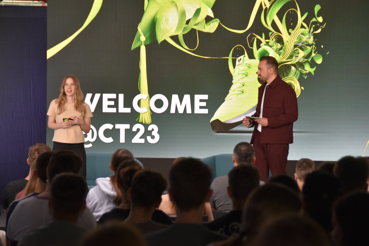 Campustour in der Strauss CI Factory