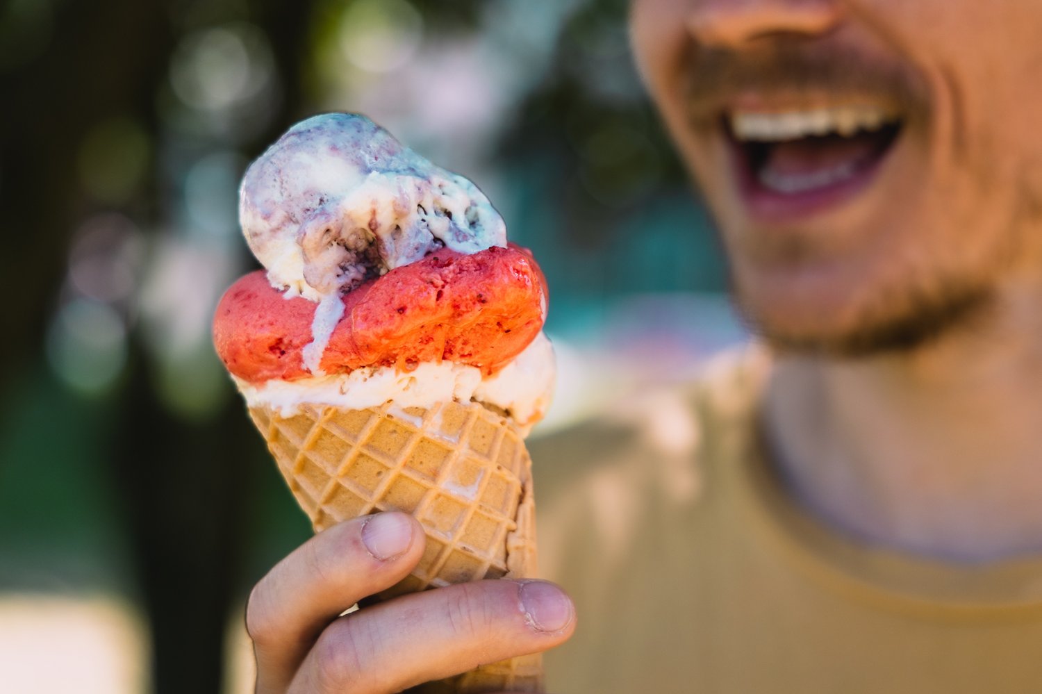 Eis geht immer: Die süßen Kugeln haben in den kommenden Wochen Hochkonjunktur. Sie kommen entweder von der Eisdiele um die Ecke oder von der Speiseeis-Industrie.