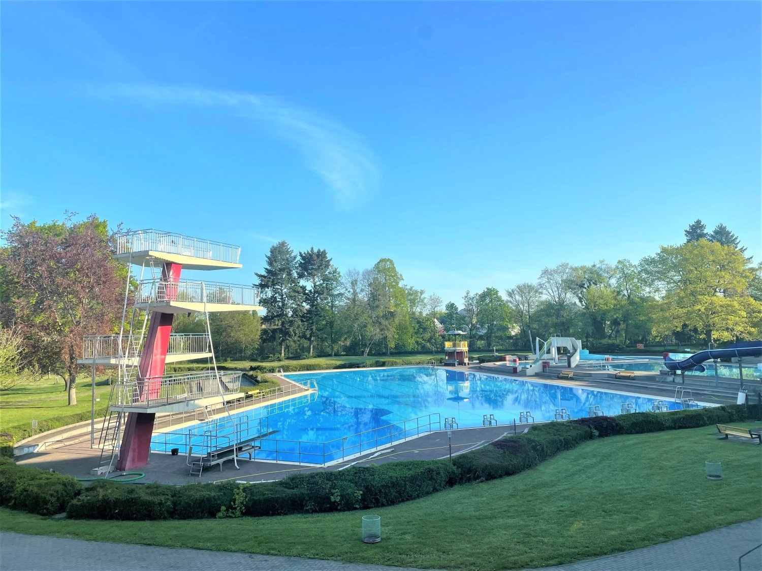 Blick auf das Heinrich-Fischer-Freibad in Hanau