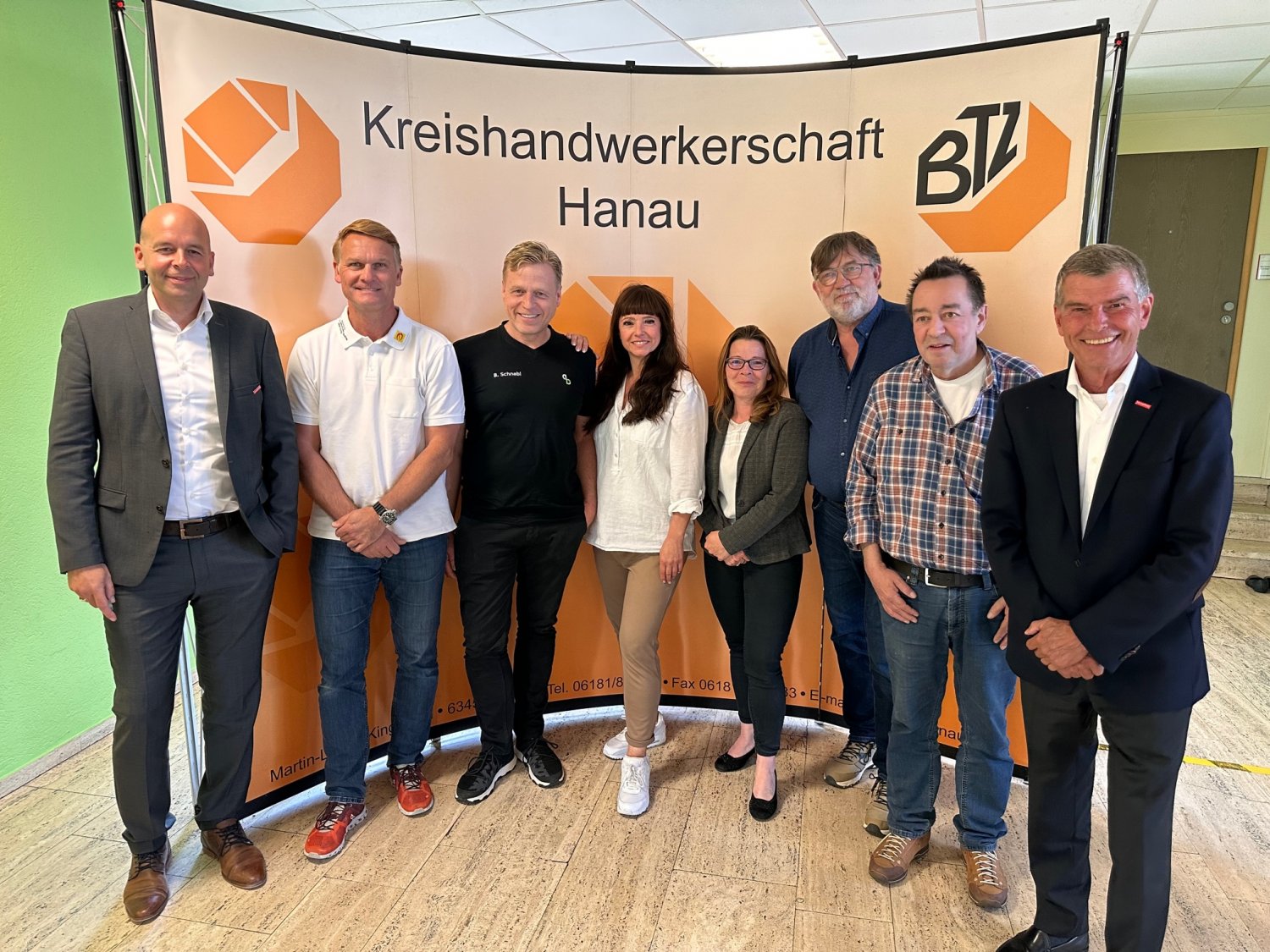Kreishandwerksmeister Martin Gutmann, Thomas Wenzel, Stefan Hötzel, Ge-schäftsführerin Nicole Laupus, Daniela Roß, Berik Schnabl, Timo Wernz und stv. Kreishandwerks-meister Andreas Schreiner (v.re.).