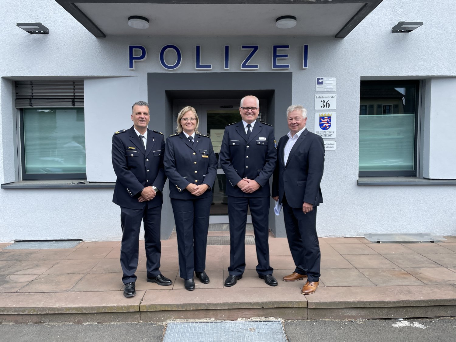 Abteilungsdirektor Dirk Fornoff, Leitende Kriminaldirektorin Ute Jacobs, Polizeihauptkommissar Stefan Enders, Polizeipräsident Eberhard Möller (v.li.).