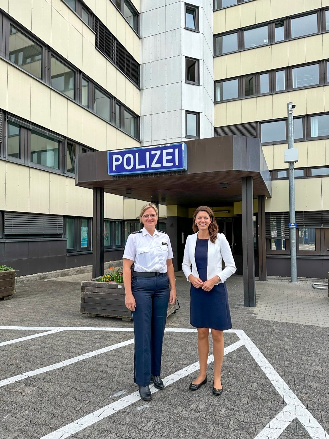 Dr. Katja Leikert mit der neuen Polizeichefin Ute Jacobs