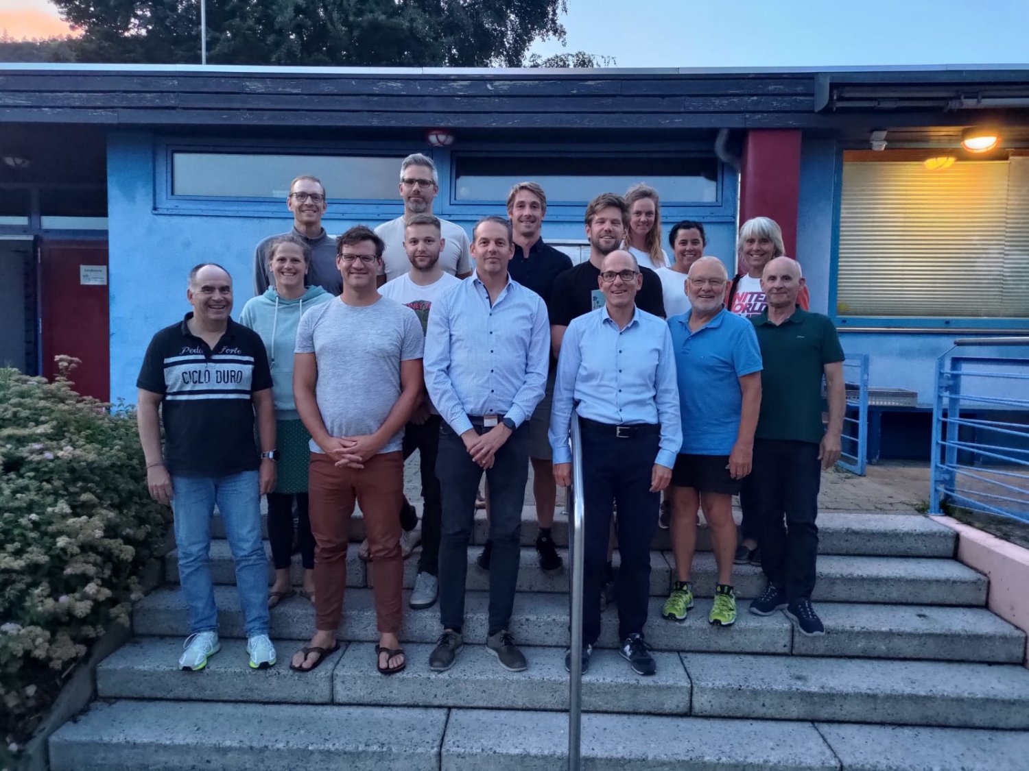 Der 15. Köpfige Vorstand des SV Gelnhausen.