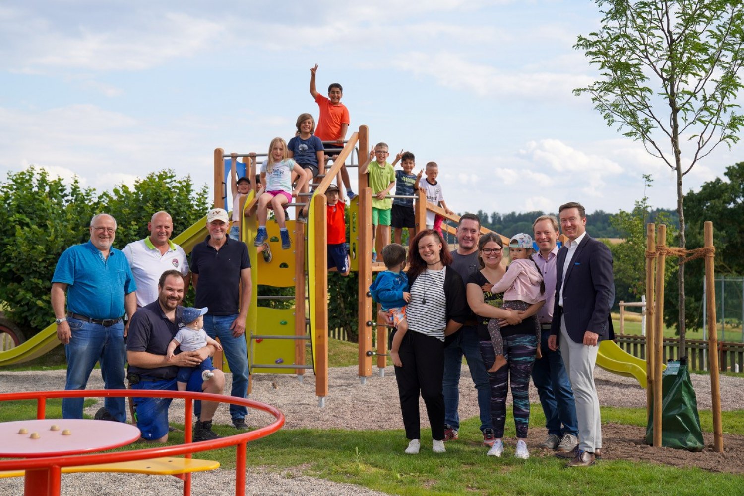 In einer beispielhaften Kooperation ist jüngst der Spielplatz in Breitenbach erneuert und stark erweitert worden.
