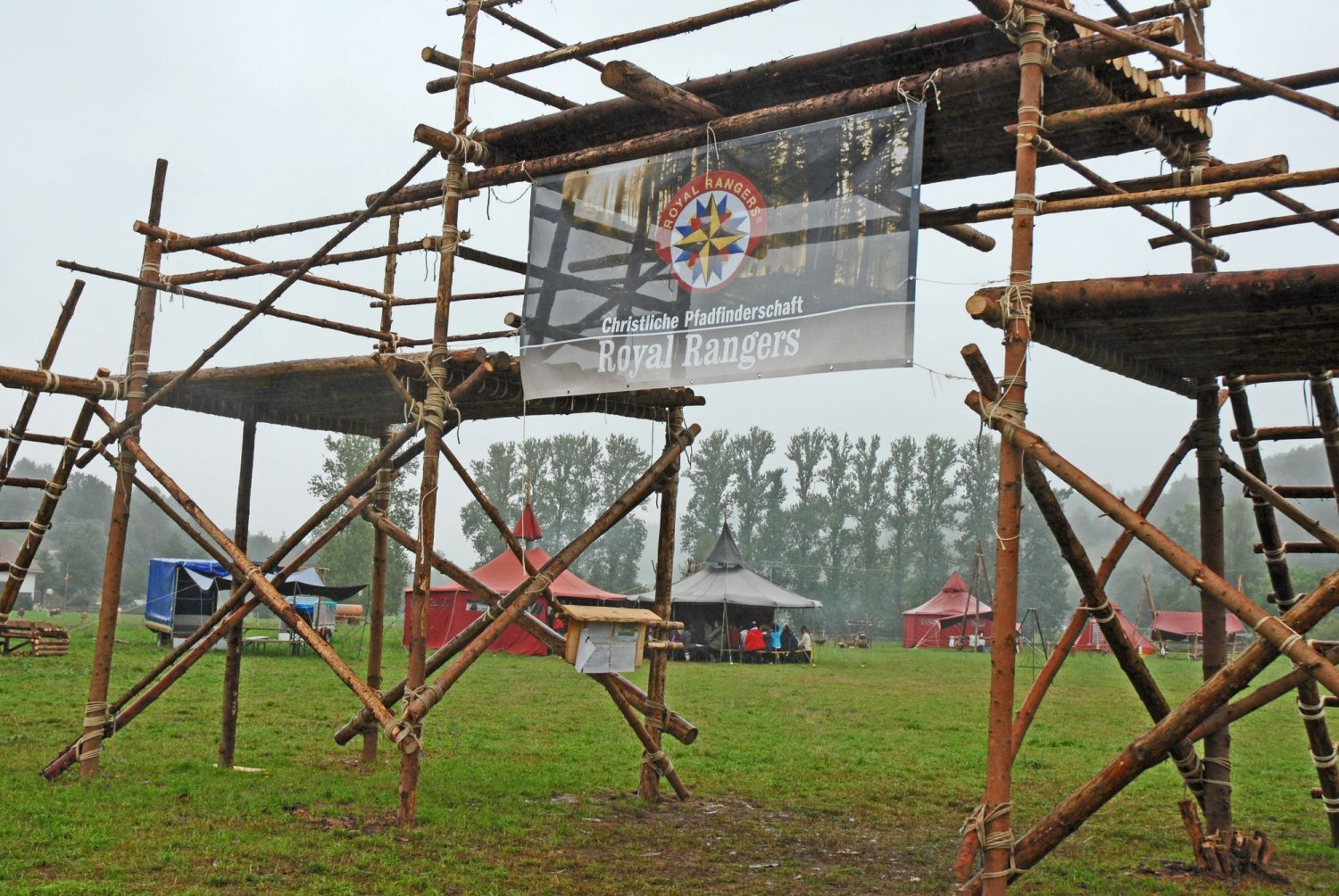 Erlebnisreiche Tage verlebten Royal Rangers aus Friedberg, Hanau und Bad Homburg im Sinntaler Ortsteil Mottgers.