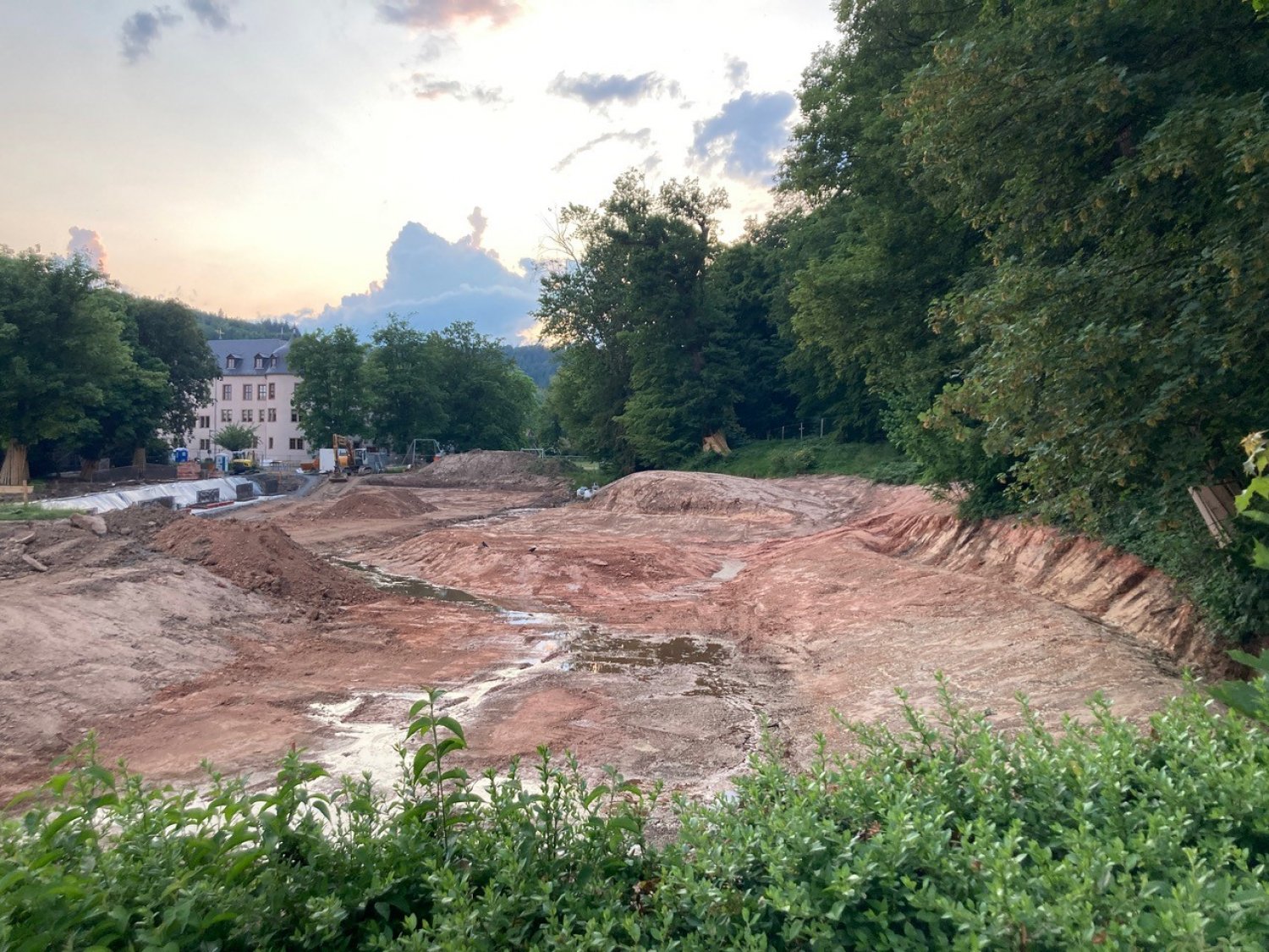 So sieht es aktuell auf der Parkanlage aus. Arbeiten an Schlossweiher und Schlosspark gehen aber voran.