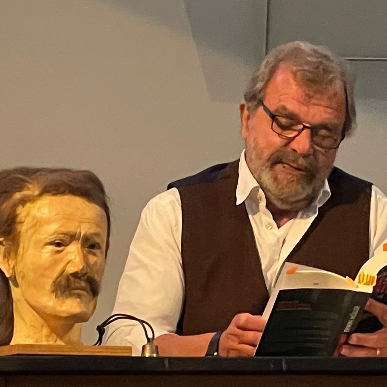 Erwin Müller mit seinem Debütroman.