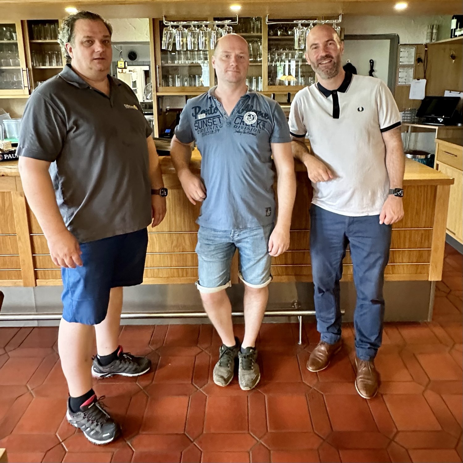 Stadtrat Markus Dillmann, Pächter und Hausmeister Stephan Kahlo mit Bürgermeister Andreas Bär.