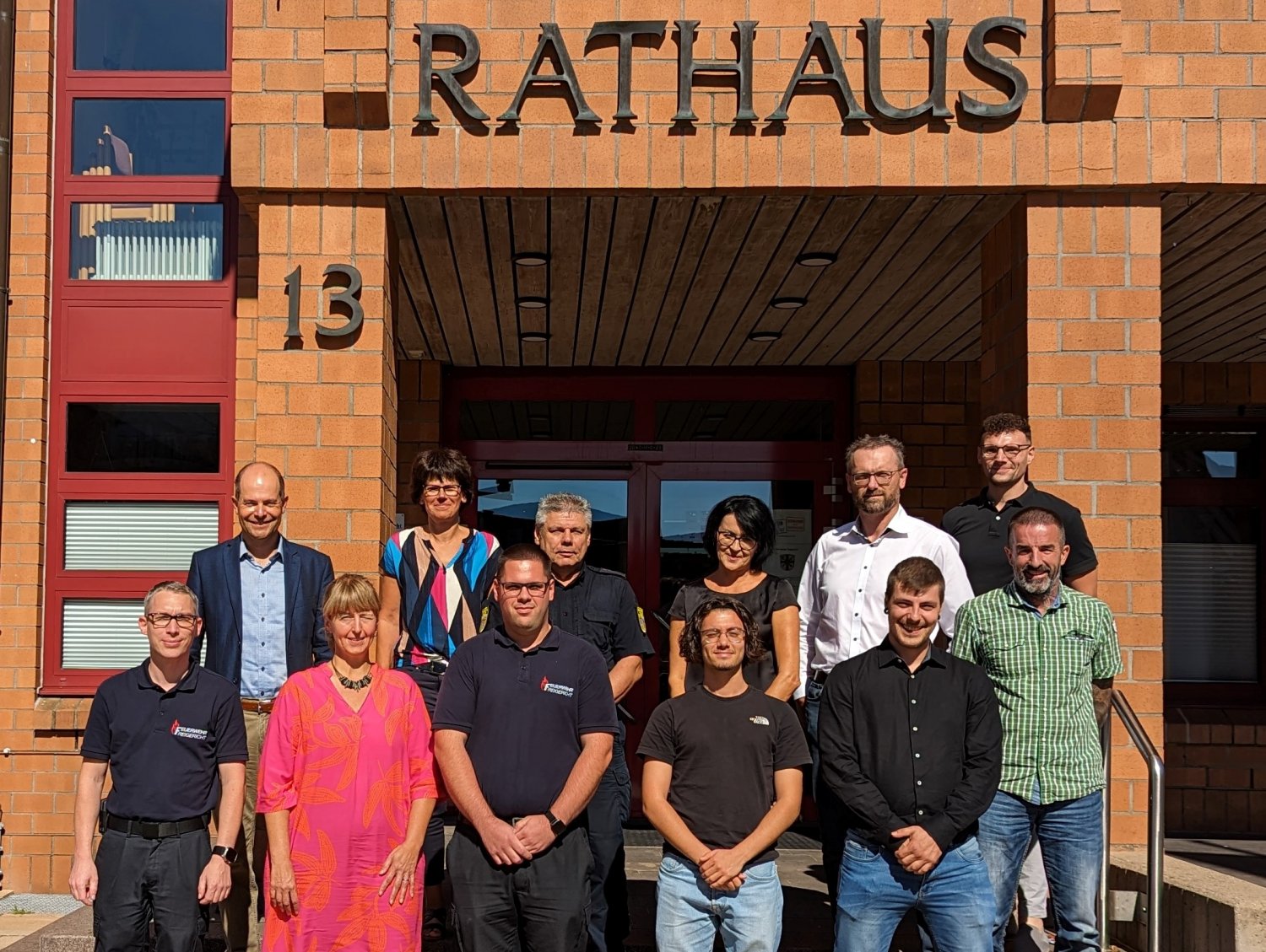 Hintere Reihe von links: Bürgermeister Dr. Albrecht Eitz, Diana Schöpf, Karl Ruzsicska, Heike Weber, Christian Hess, Markus Schicktanz  Vordere Reihe von links: Kimon Pitsch, Monika Kerber, Kevin Gärtner, Luis Franz, Frederik John, Ralf Brandt