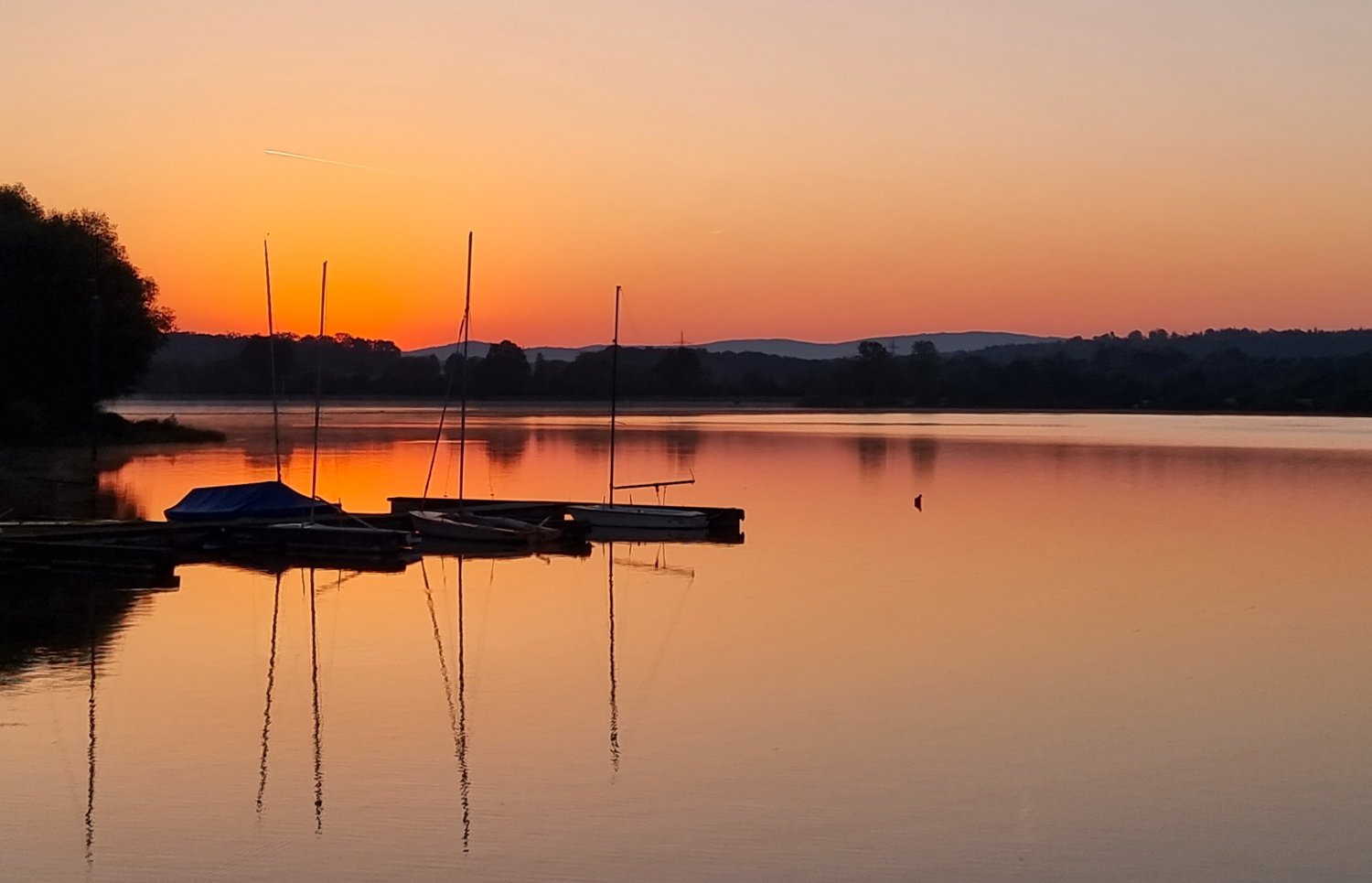 Traumhafter Sonnenaufgang am Kinzigsee.
