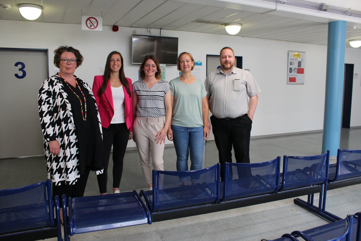Erste Kreisbeigeordnete Susanne Simmler, Mona Allmeritter, Lisa Hommel, Saskia Drießlein und Silvio Franke-Kißner (Leiter des Amts für Sicherheit, Ordnung, Migration und Integration).