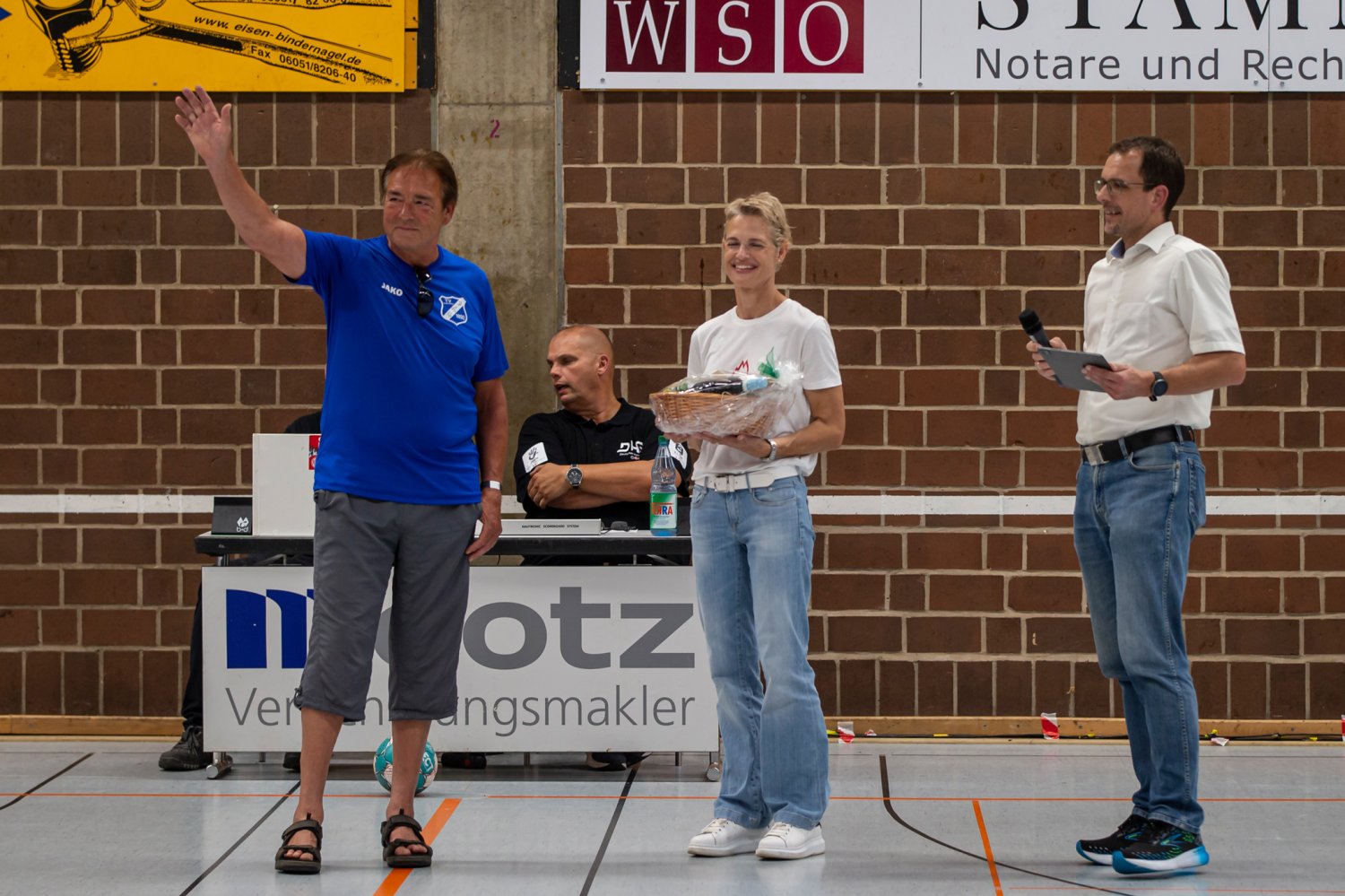 Ohne sie sind Handballspiele nicht möglich: Schiedsrichter! Herbert Ullrich ist einer von ihnen.