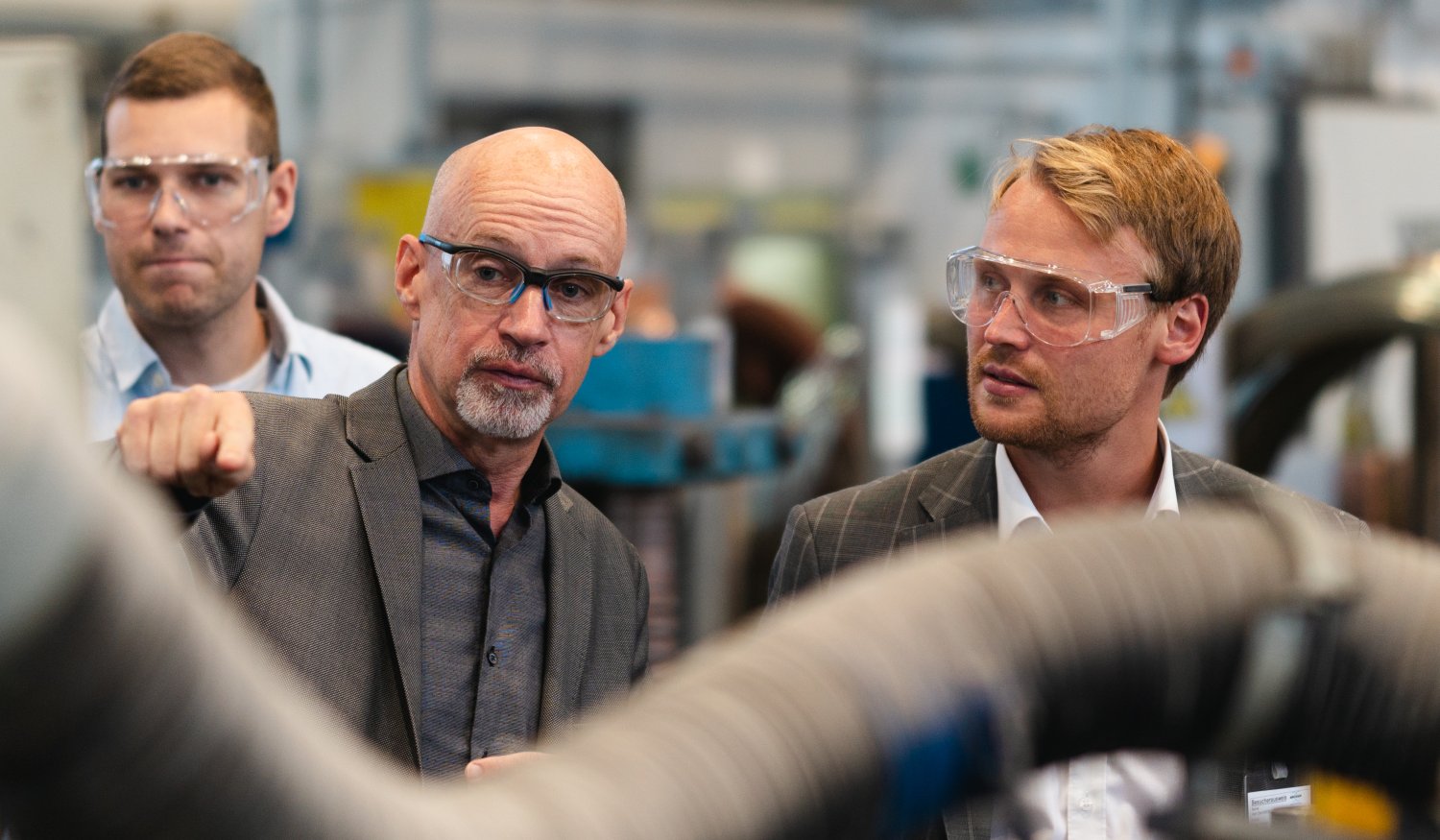 Foto: Dr. Klaus Schlenga und Lennard Oehl im Austausch.