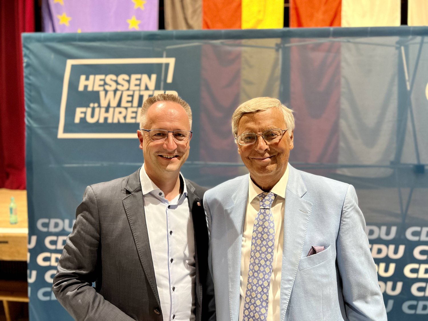 Er gehört zu den profiliertesten Politikern der CDU Deutschlands. Auch sechs Jahre nach seinem Ausscheiden begeistert der frühere Innenpolitiker, Wolfgang Bosbach, das Publikum mit seinen klaren Analysen und Antworten.