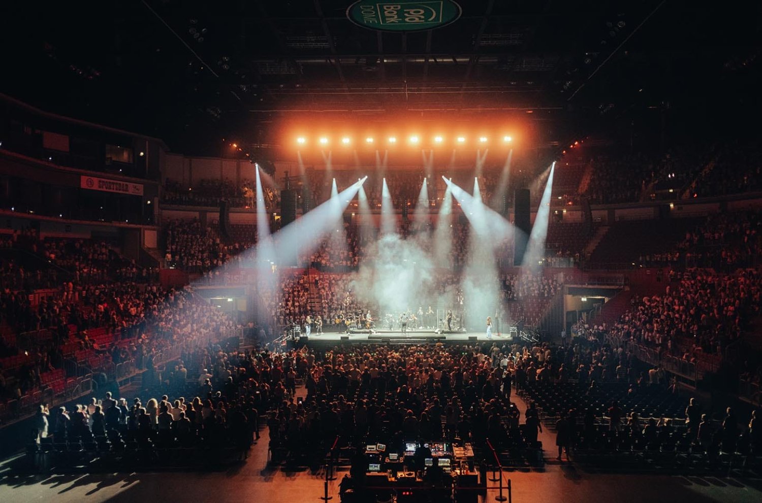 Das erlernte Musikprogramm präsentieren die jungen Sängerinnen und Sänger dann als Teil eines riesigen Chores bei einem Auftritt in der SAP Arena in Mannheim am 20. Juni 2024. 