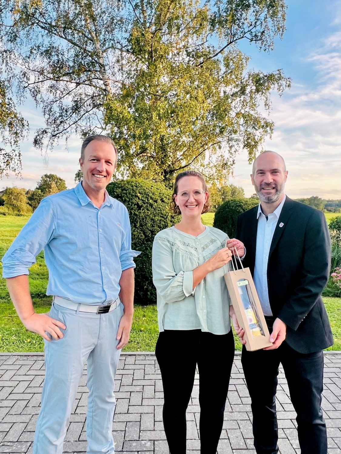 Gute Wünsche zum Start (v.li): Dr. Henrik Schumann, Melanie Mühlbauer und Bürgermeister Andreas Bär.