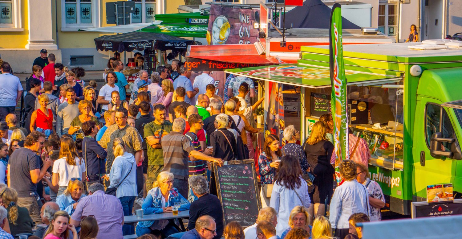 Schlemmen, feiern und genießen - Der Windecker Herbstmarkt findet in diesem Jahr in Form eines „Streetfood & Music Festivals“ vom 06. Bis 08. Oktober auf dem Gelände der Willi-Salzmann-Halle sowie auf dem frisch sanierten Marktplatz statt.