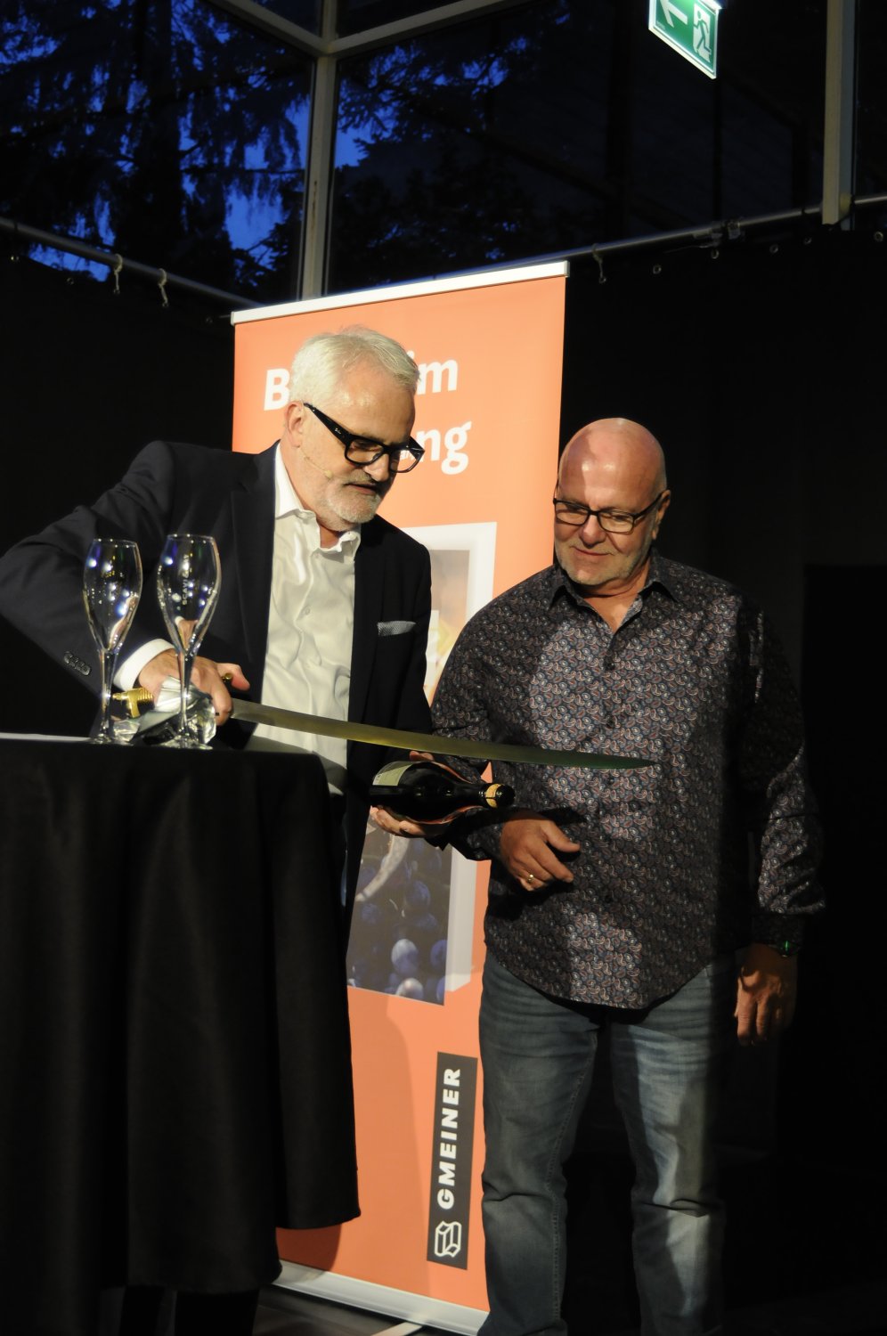 Edle Weine und spannende Handlung: Kultur- und Weinbotschafter Uwe Ittensohn begeistert in Bad Orb.