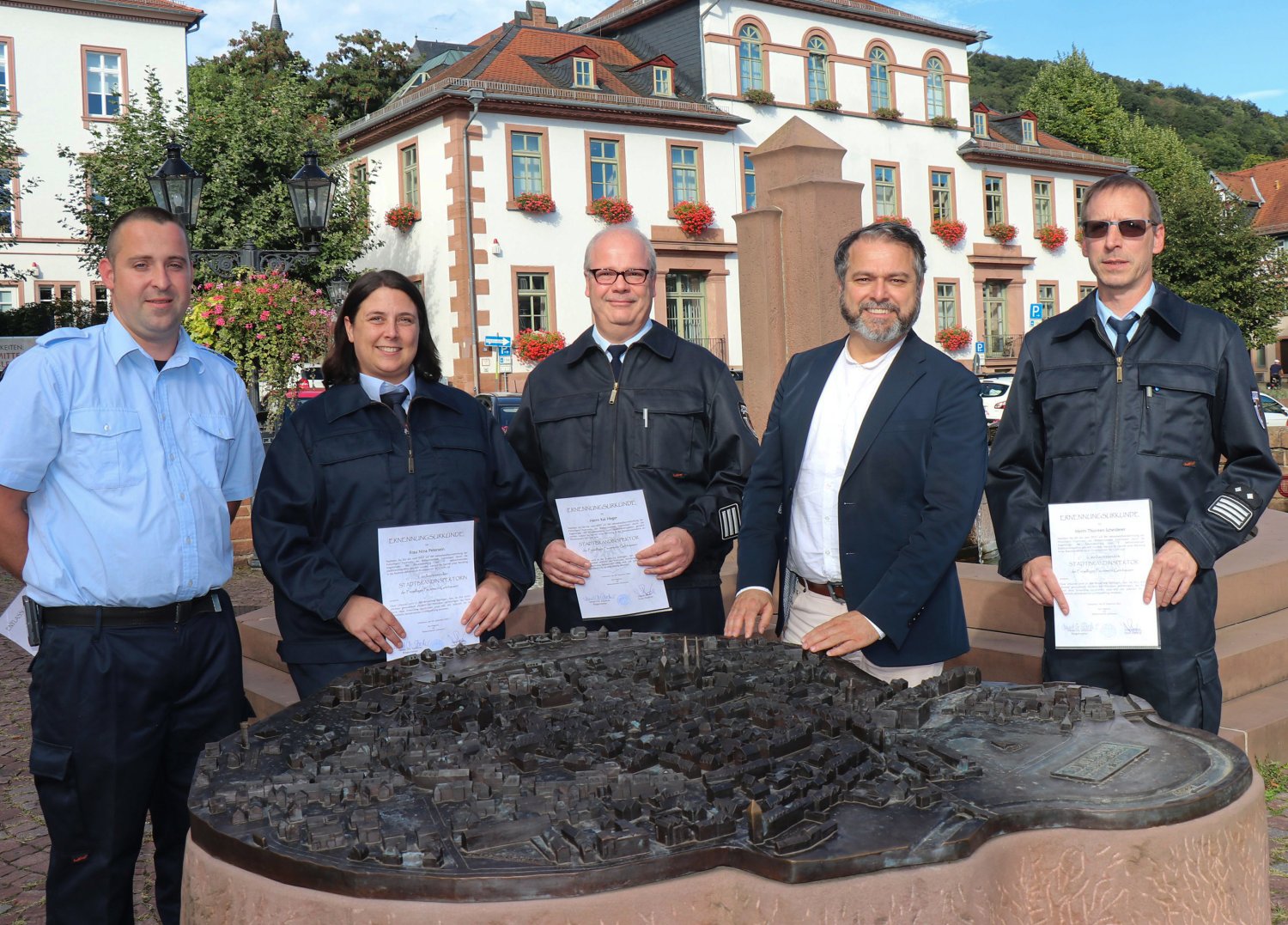 Oliver Spieker, Nina Petersein, Kai Heger, Bürgermeister Daniel Chr. Glöckner und Thorsten Scheiderer (v.li.).