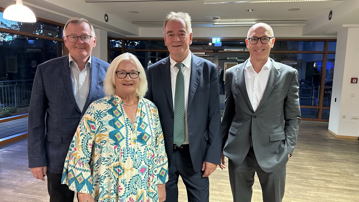 v.l.n.r.: Ein Teil des neuen Vorstands der Freunde und Förderer. Gerhard Kleespies, Irene Pahlich, Siegfried Rückriegel und Geschäftsführer Dieter Bartsch.