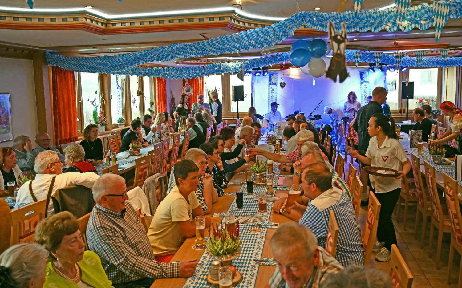 Wenn eine Geschäftsverbindung 100 Jahre lang besteht, dann muss das Produkt gut sein und die Chemie zwischen Verkäufer und Käufer stimmen. Beim Landgasthof „Jossgrund“ in Jossa, dem größten Hotel Sinntals und einem der beliebtesten Biker-Hotels.