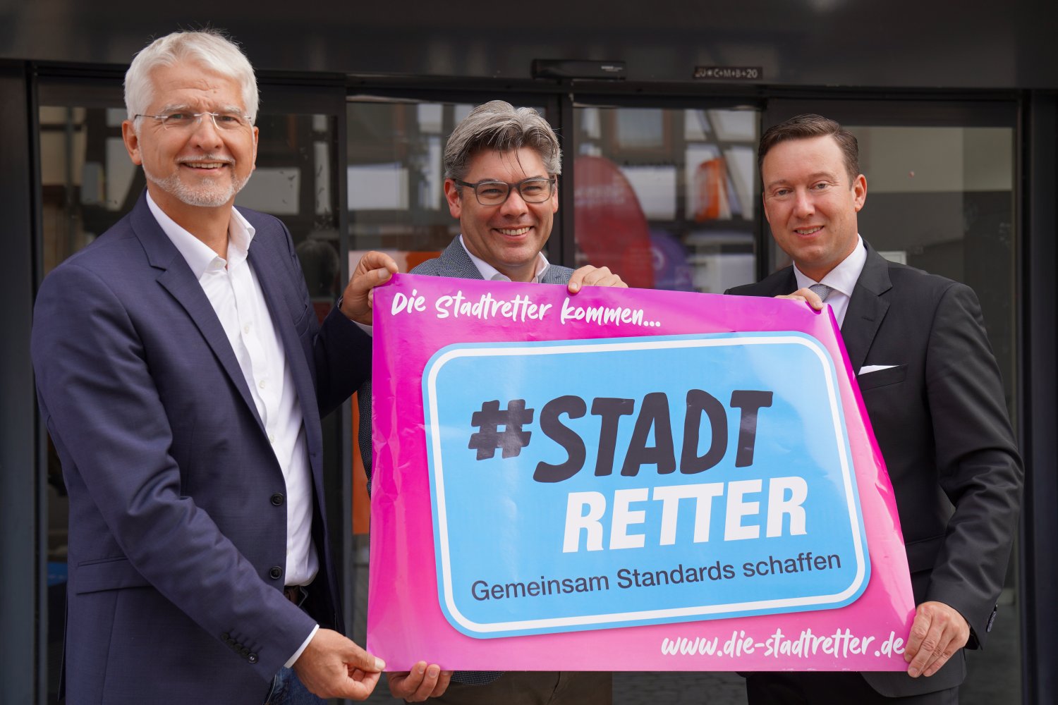 Wollen die Schlüchterner Innenstadt weiterentwickeln (von links): Stadtretter-Mitgründer Stefan Müller-Schleipen, Experte Boris Hedde und Bürgermeister Matthias Möller.