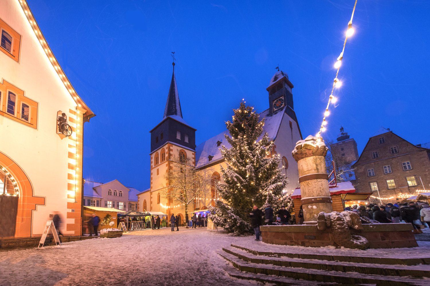 Die neue Weihnachtsmarktbroschüre „Winterzauber im Spessart“ ist da.