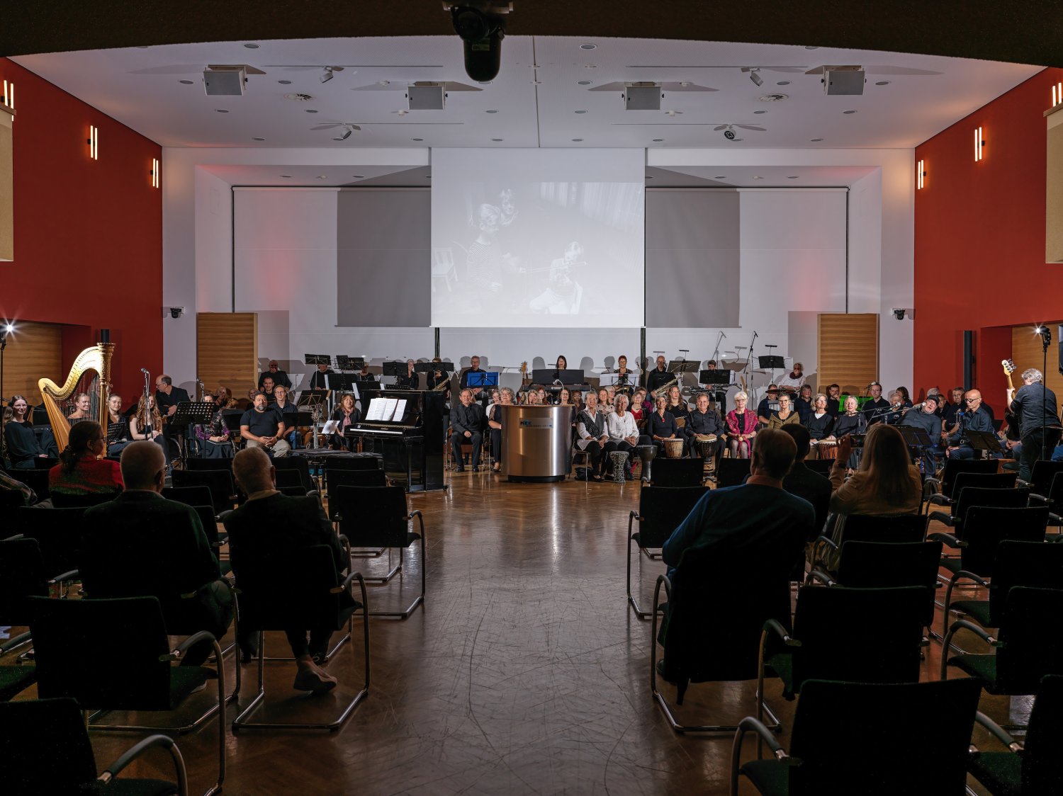 Alle Festredner lobten das hohe Niveau, die vielseitige Ausrichtung und die kontinuierliche Präsenz der Schule im heimischen Kulturleben.