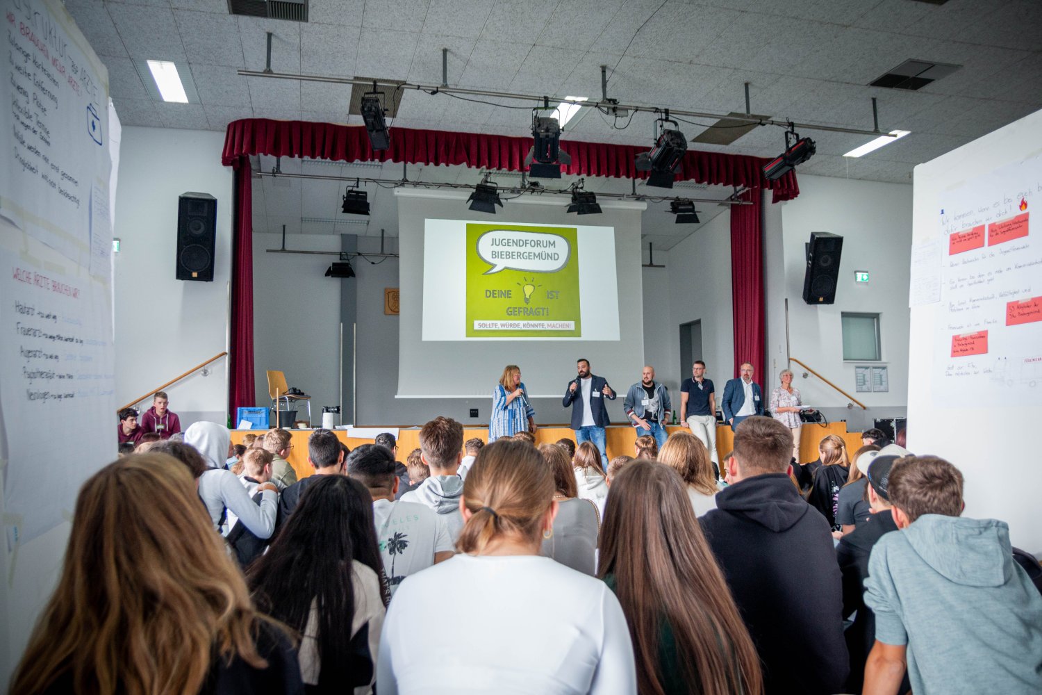 In der Biebertalhalle fand vor kurzem das erste Biebergemünder Jugendforum statt, zu dem sich 140 Schülerinnen und Schüler der 8. bis 10. Jahrgangsstufen versammelten.