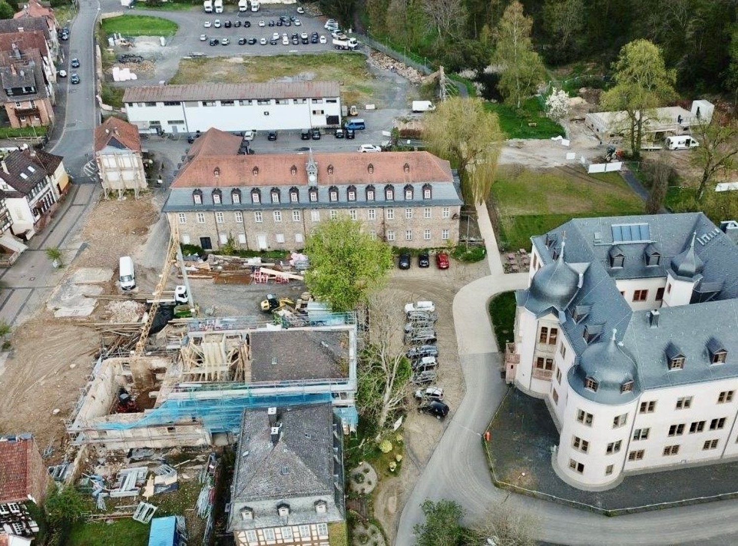„Das aus massiven Kostensteigerungen begründete Ende für das große medizinische Versorgungszentrum auf dem Brauereigelände stellt die ärztliche Versorgung in Wächtersbach und Umgebung nicht in Frage“, so Bürgermeister Andreas Weiher.