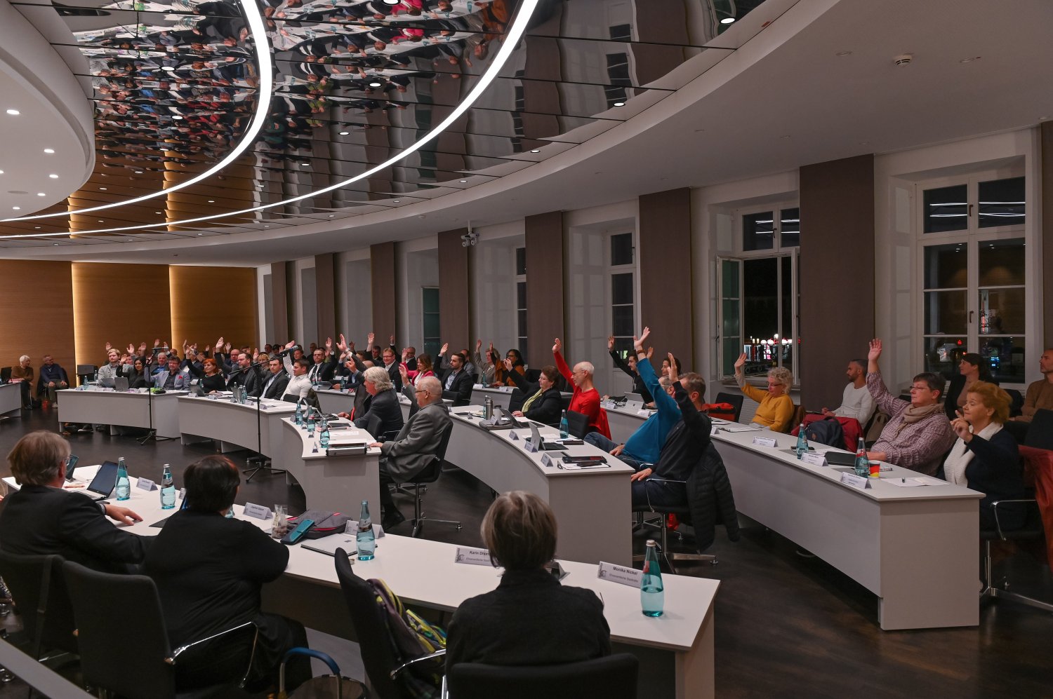 Einstimmig beschlossen: Alle Stadtverordneten votierten für den Erwerb der Kaufhof-Immobilie in Hanau.