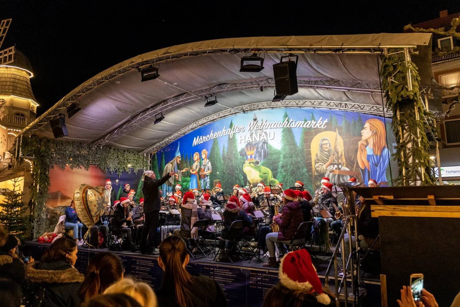 Das musikalische Programm auf der sogenannten Weihnachtsbühne ist ein wichtiger Faktor für die Attraktivität des Weihnachtsmarktes und ein echter Frequenzbringer.