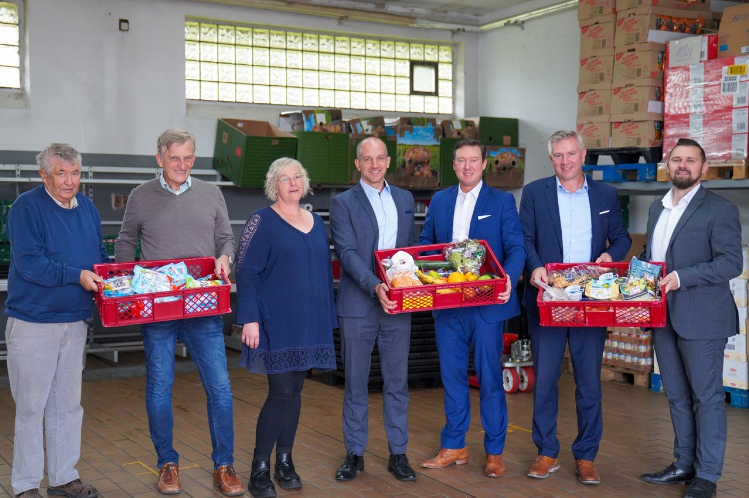 Wollen künftig stärker kooperieren (von links): Walter Pickert, Günther Fecht und Gabriele Pricop von der Tafel im Bergwinkel sowie die Bürgermeister Dominik Brasch, Matthias Möller, Christian Zimmermann und Thomas Henfling.