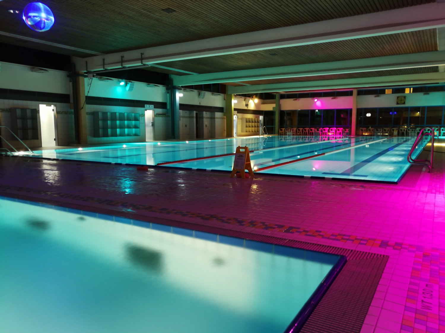 Der 50. Geburtstag des Maintaler Hallenbads wird am 19. November mit einer großen Pool-Party für die ganze Familie gefeiert.