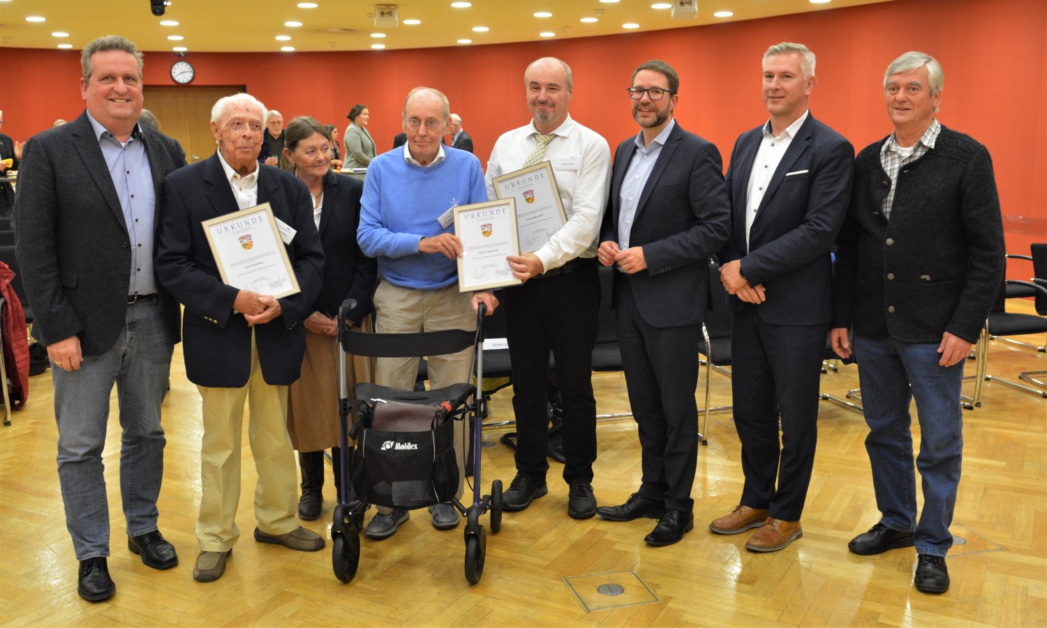 Preisträger und Ehrengäste (von links): Bürgermeister Matthias Pfeifer, Harald Kling, Stadträtin Ute Rosenberger, Dr Manfred Keil, Holger Herber, Landrat Thorsten Stolz, Bürgermeister Christian Zimmermann und Alexander Happ, Ortsvorsteher Ulmbach.