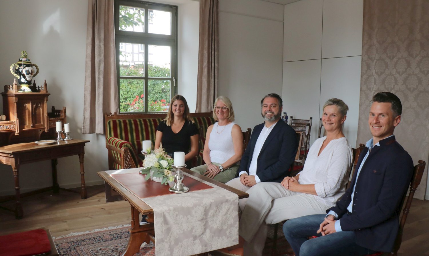 Mehr Auswahl für alle, die sich trauen: Das Standesamt Gelnhausen verfügt wieder über ein eigenes Trauzimmer. Somit steht Heiratswilligen neben der Godobertuskapelle, der Ehemaligen Synagoge und dem Sommer-Pavillon im Innenhof des Standesamts ein.