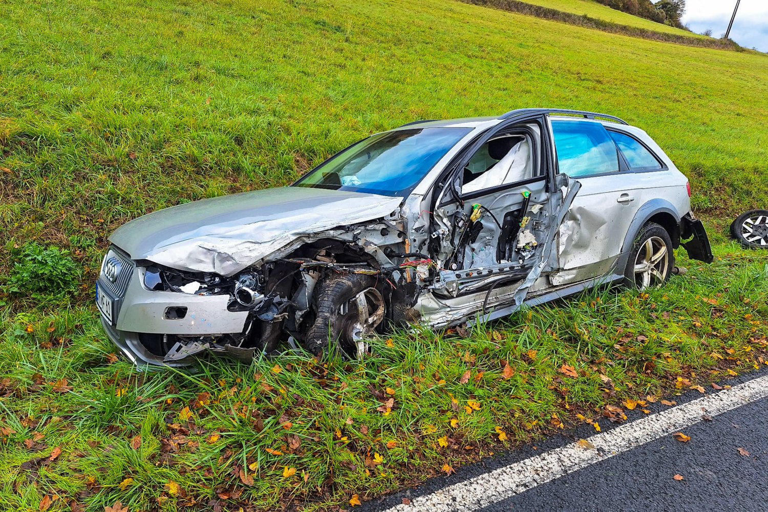 Drei verletzte Personen nach einem Verkehrsunfall auf der L3196 bei Marborn.