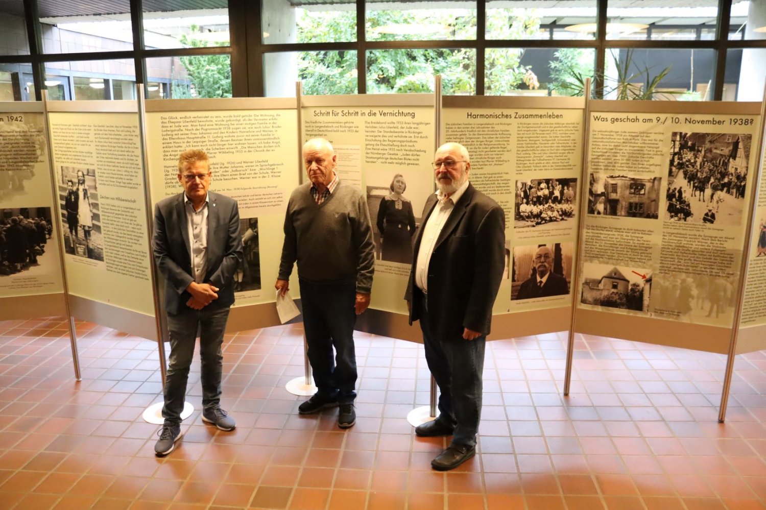 Bürgermeister Stefan Erb und Stadtverordnetenvorsteher Christian Scholz eröffneten die Ausstellung offiziell.