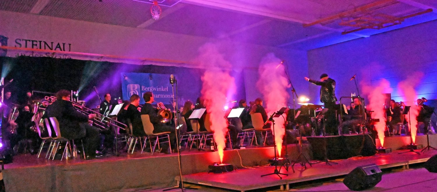 Premiere der Bergwinkel Philharmonie in der Halle am Steines in Steinau.