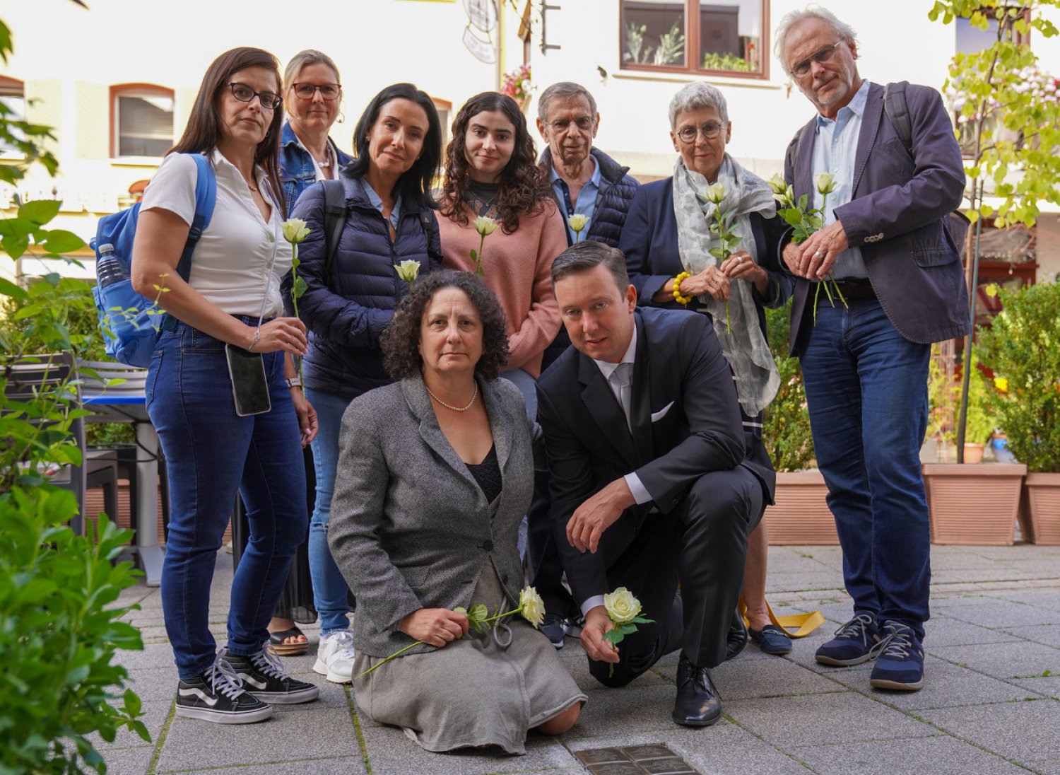 Erica Frank (kniend), Kerstin Baier-Hildebrand (Zweite von links), Matthias Möller (kniend) sowie Karin Stöcker (Zweite von rechts) und Clas Röhl (rechts). 