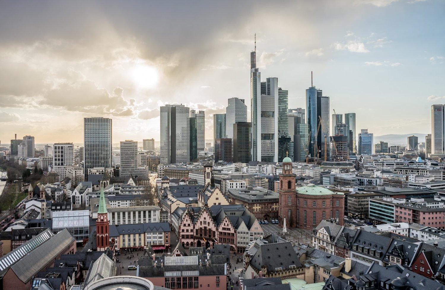 Bis zu 25.000 Euro können Städte, Gemeinden und private Initiativen für Projekte zur Belebung von Innenstädten und Ortskernen gewinnen.