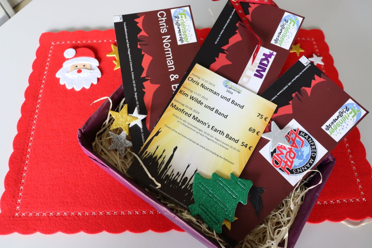 Die Flyer und Konzertkarten für drei große Open-Air-Veranstaltungen in Erlensee sind auch als Nikolaus- oder Weihnachtsgeschenk beliebt.